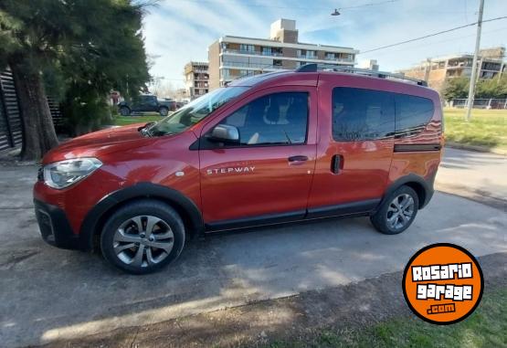 Utilitarios - Renault Kangoo 2023 Diesel 60000Km - En Venta