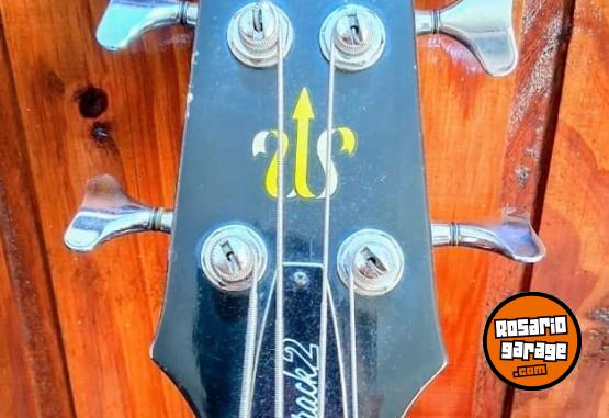 Instrumentos Musicales - Vendo Bajo Westbury Track 2 1979 Mics Dimarzio originales - En Venta