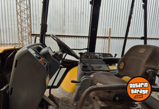 Camiones y Grúas - retroexcavadora Caterpiller 416 C - En Venta