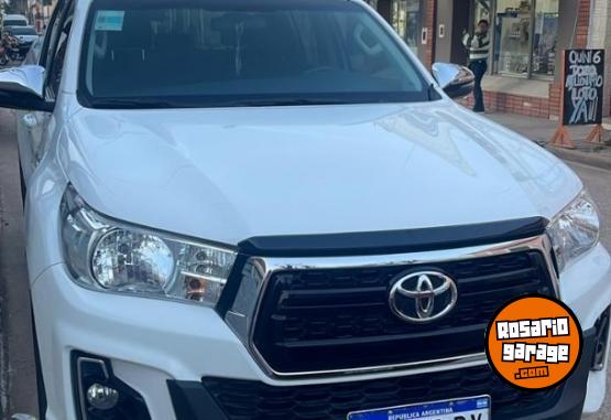 Camionetas - Toyota Hilux SRV 4x2 2020 Diesel 82000Km - En Venta
