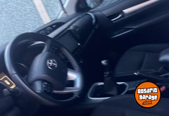 Camionetas - Toyota Hilux SRV 4x2 2020 Diesel 82000Km - En Venta