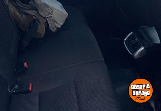 Camionetas - Toyota Hilux SRV 4x2 2020 Diesel 82000Km - En Venta