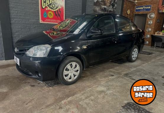 Autos - Toyota Etios 2016 Nafta 180000Km - En Venta