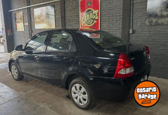 Autos - Toyota Etios 2016 Nafta 180000Km - En Venta
