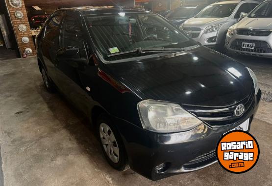 Autos - Toyota Etios 2016 Nafta 180000Km - En Venta