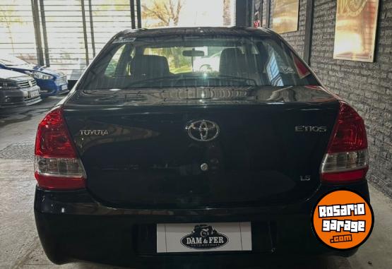Autos - Toyota Etios 2016 Nafta 180000Km - En Venta