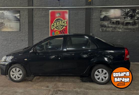Autos - Toyota Etios 2016 Nafta 180000Km - En Venta