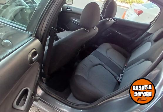 Autos - Peugeot 207 2013 Nafta 180000Km - En Venta