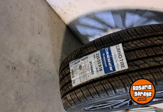 Accesorios para Autos - VENDO CUBIERTA Y LLANTA SIN USO PARA KIA SPORTAGE - En Venta