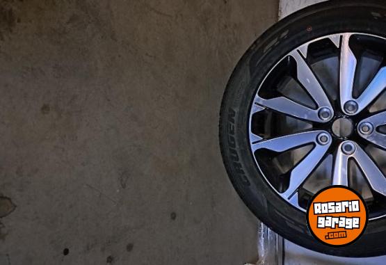 Accesorios para Autos - VENDO CUBIERTA Y LLANTA SIN USO PARA KIA SPORTAGE - En Venta