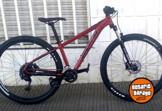 Deportes - SPORT MOTO: BICICLETA MOUNTAIN BIKE MARCA: FUJI NEVADA ONE 1.5 RODADO: 29. AO: 2021 18 VELOCIDADES SHIMANO NUEVA 0 KM - En Venta