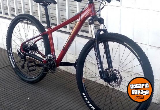 Deportes - SPORT MOTO: BICICLETA MOUNTAIN BIKE MARCA: FUJI NEVADA ONE 1.5 RODADO: 29. AO: 2021 18 VELOCIDADES SHIMANO NUEVA 0 KM - En Venta