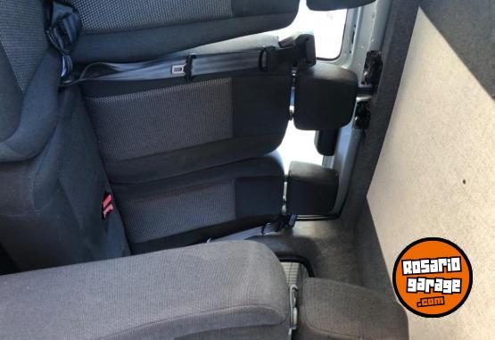 Utilitarios - Peugeot Partner 7 asientos 2021 Nafta 97000Km - En Venta
