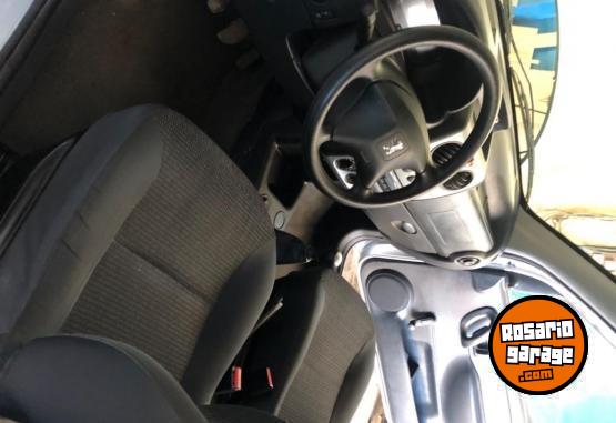 Utilitarios - Peugeot Partner 7 asientos 2021 Nafta 97000Km - En Venta