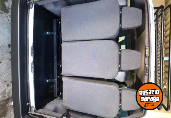 Utilitarios - Peugeot Partner 7 asientos 2021 Nafta 97000Km - En Venta