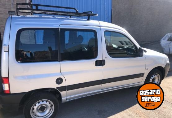 Utilitarios - Peugeot Partner 7 asientos 2021 Nafta 97000Km - En Venta