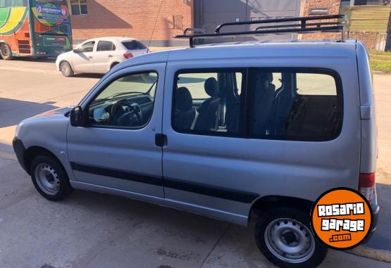 Utilitarios - Peugeot Partner 7 asientos 2021 Nafta 97000Km - En Venta