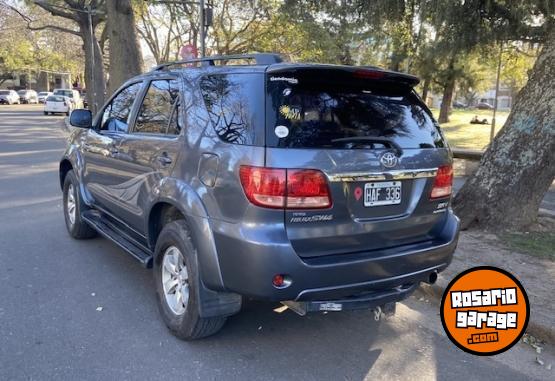 Camionetas - Toyota HILUX SW4 SRV 3.0 TDI 2008 Diesel 280000Km - En Venta