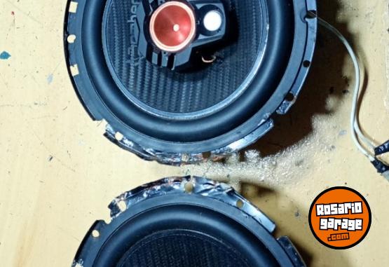 Accesorios para Autos - Vendo Parlantes Bomber Usado en Perfecto Estado. - En Venta