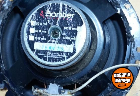 Accesorios para Autos - Vendo Parlantes Bomber Usado en Perfecto Estado. - En Venta