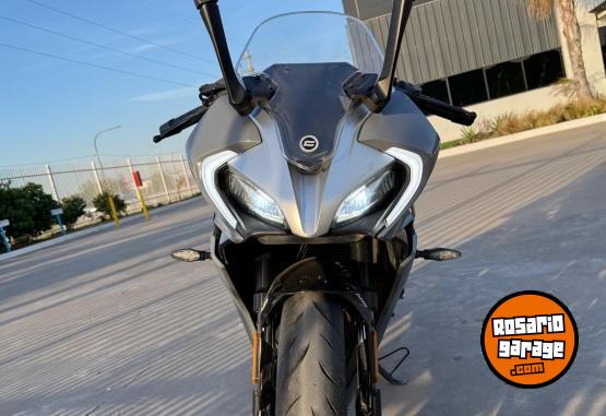 Motos - CF 300 SR 2024 Nafta 7200Km - En Venta