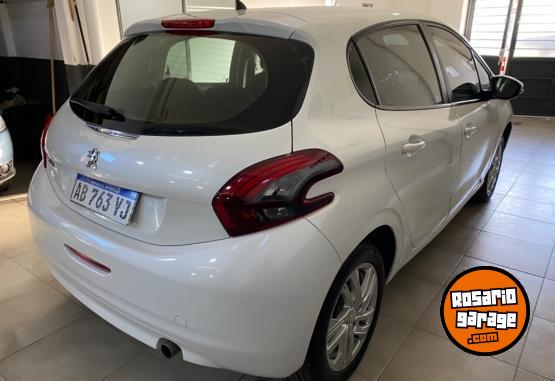 Autos - Peugeot 208 2017 Nafta 100000Km - En Venta