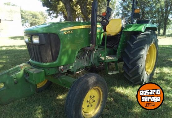 Camiones y Grúas - TRACTOR JOHN DEERE 5065 E 2016 - En Venta