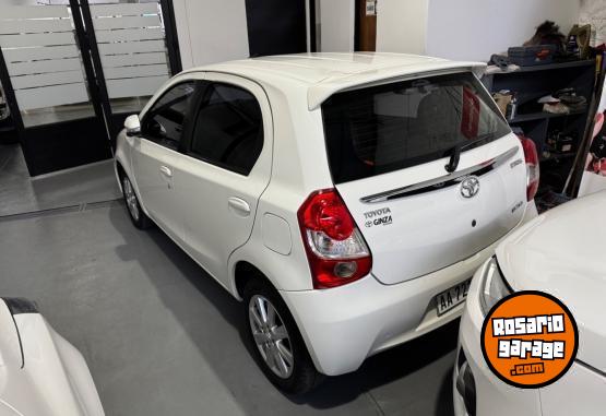 Autos - Toyota Etios 2016 Nafta 100000Km - En Venta