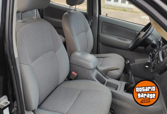 Camionetas - Toyota HILUX 4X2 C/D SR 3 2006 Diesel 302000Km - En Venta