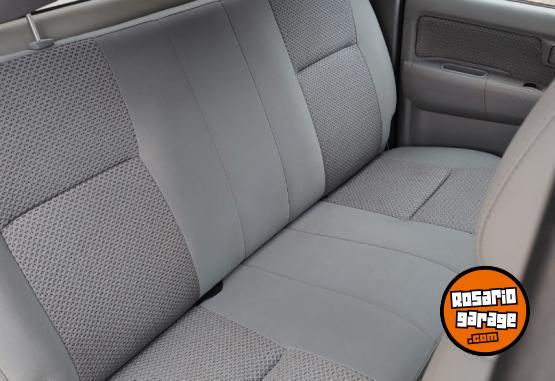 Camionetas - Toyota HILUX 4X2 C/D SR 3 2006 Diesel 302000Km - En Venta