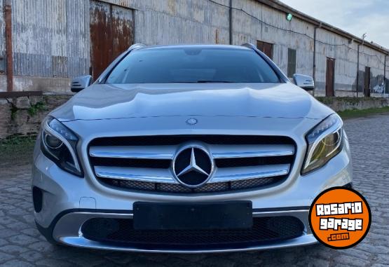 Autos - Mercedes Benz GLA 200 2015 Nafta 98500Km - En Venta