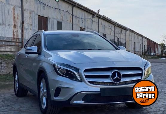 Autos - Mercedes Benz GLA 200 2015 Nafta 98500Km - En Venta