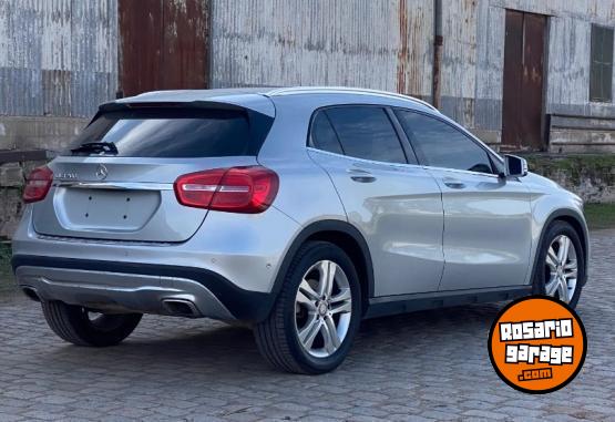Autos - Mercedes Benz GLA 200 2015 Nafta 98500Km - En Venta