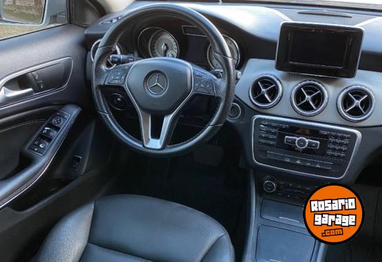 Autos - Mercedes Benz GLA 200 2015 Nafta 98500Km - En Venta