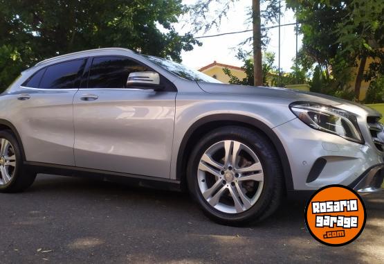 Autos - Mercedes Benz GLA 200 2015 Nafta 98500Km - En Venta