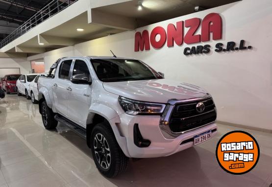Camionetas - Toyota Hilux SRX AT 4X2 2025 Diesel 17700Km - En Venta