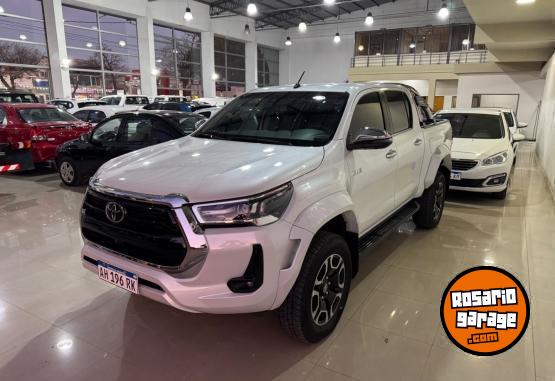 Camionetas - Toyota Hilux SRX AT 4X2 2025 Diesel 17700Km - En Venta
