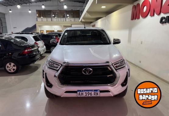 Camionetas - Toyota Hilux SRX AT 4X2 2025 Diesel 17700Km - En Venta