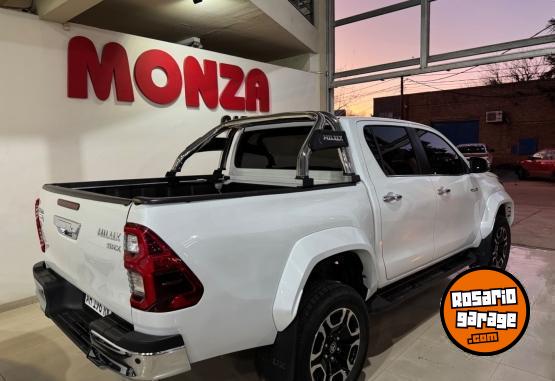 Camionetas - Toyota Hilux SRX AT 4X2 2025 Diesel 17700Km - En Venta