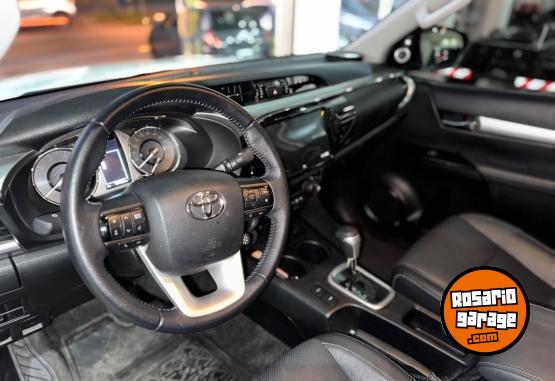 Camionetas - Toyota Hilux SRX AT 4X2 2025 Diesel 17700Km - En Venta