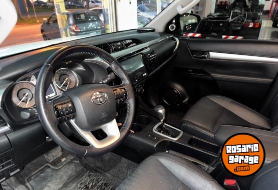 Camionetas - Toyota Hilux SRX AT 4X2 2025 Diesel 17700Km - En Venta
