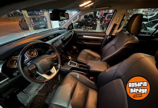 Camionetas - Toyota Hilux SRX AT 4X2 2025 Diesel 17700Km - En Venta