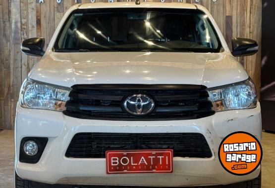 Camionetas - Toyota Toyota Hilux 2.4 Dc 4X4 2016 Diesel 292000Km - En Venta