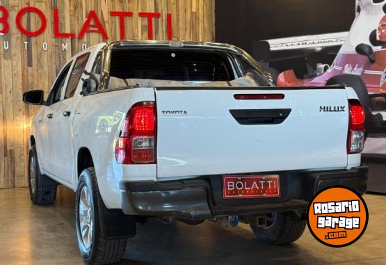 Camionetas - Toyota Toyota Hilux 2.4 Dc 4X4 2016 Diesel 292000Km - En Venta