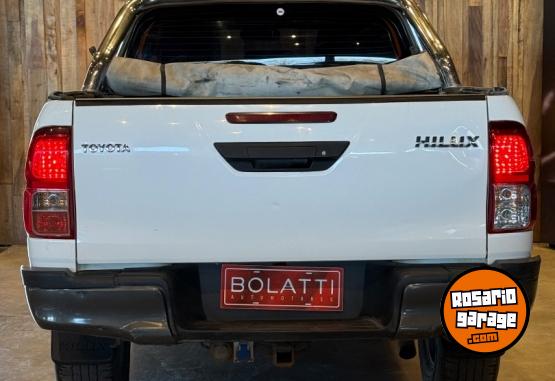 Camionetas - Toyota Toyota Hilux 2.4 Dc 4X4 2016 Diesel 292000Km - En Venta