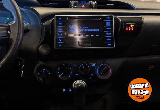 Camionetas - Toyota Toyota Hilux 2.4 Dc 4X4 2016 Diesel 292000Km - En Venta
