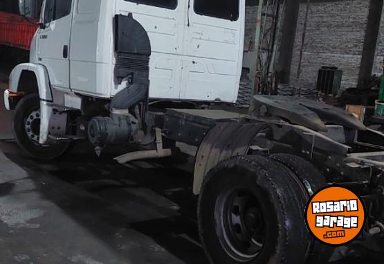 Camiones y Grúas - Camión Con Plato Mercedes Benz L1620 Cabina Dormitorio - En Venta