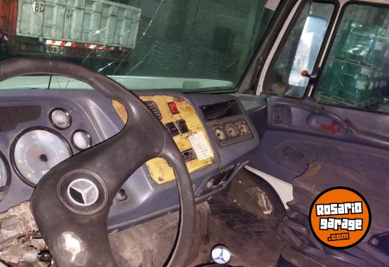 Camiones y Grúas - Camión Con Plato Mercedes Benz L1620 Cabina Dormitorio - En Venta