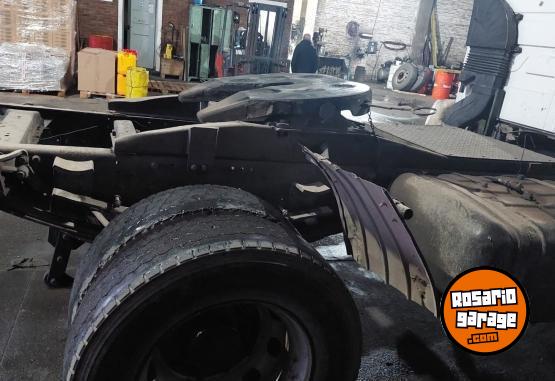 Camiones y Grúas - Camión Con Plato Mercedes Benz L1620 Cabina Dormitorio - En Venta