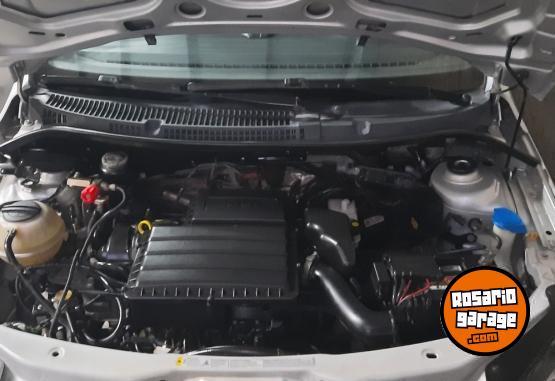 Camionetas - Volkswagen Saveiro doble cabina 1.6 2018 GNC 148000Km - En Venta